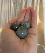 Load image into Gallery viewer, Labradorite
